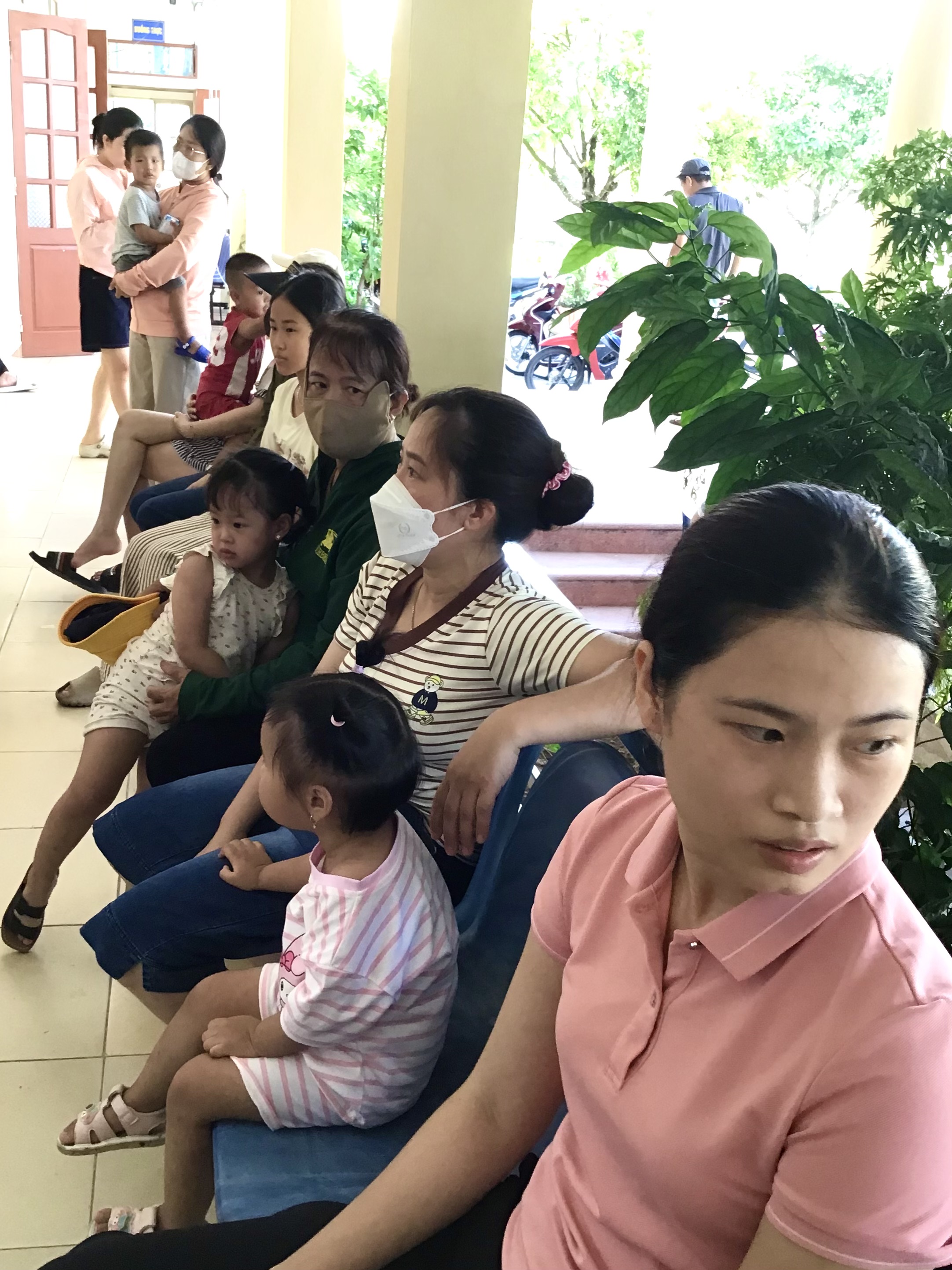 Xã Đông Thái Ninh cho trẻ uống vitamin A đạt trên 98%